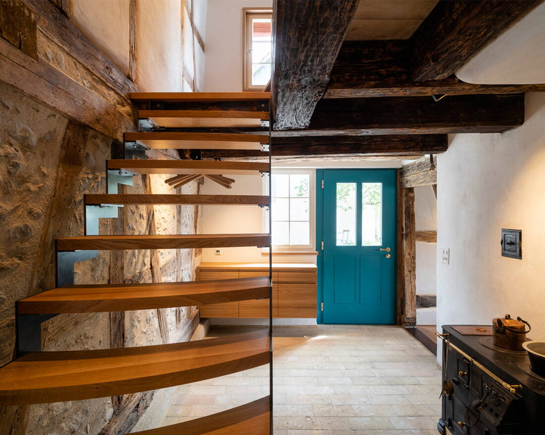 arba-riegelhaus_stahltreppe_innenraum.jpg