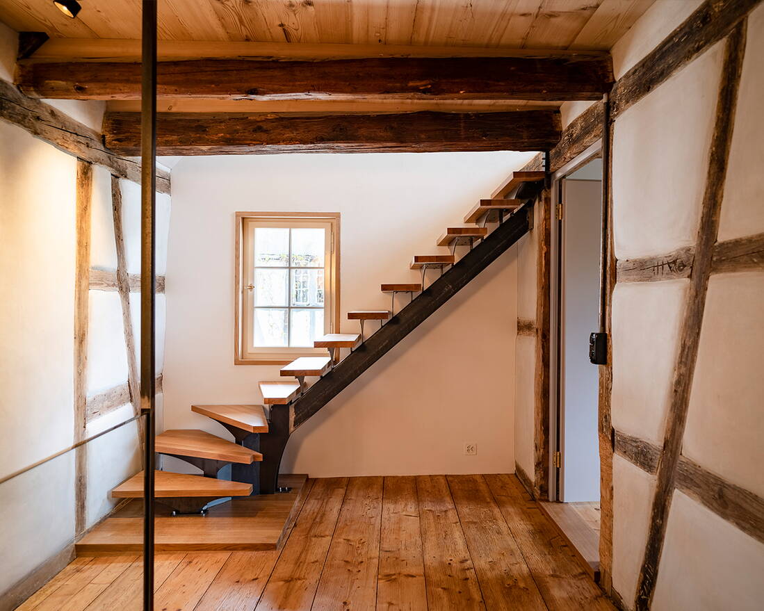 arba_umbau_riegelhaus_stahltreppe.jpg