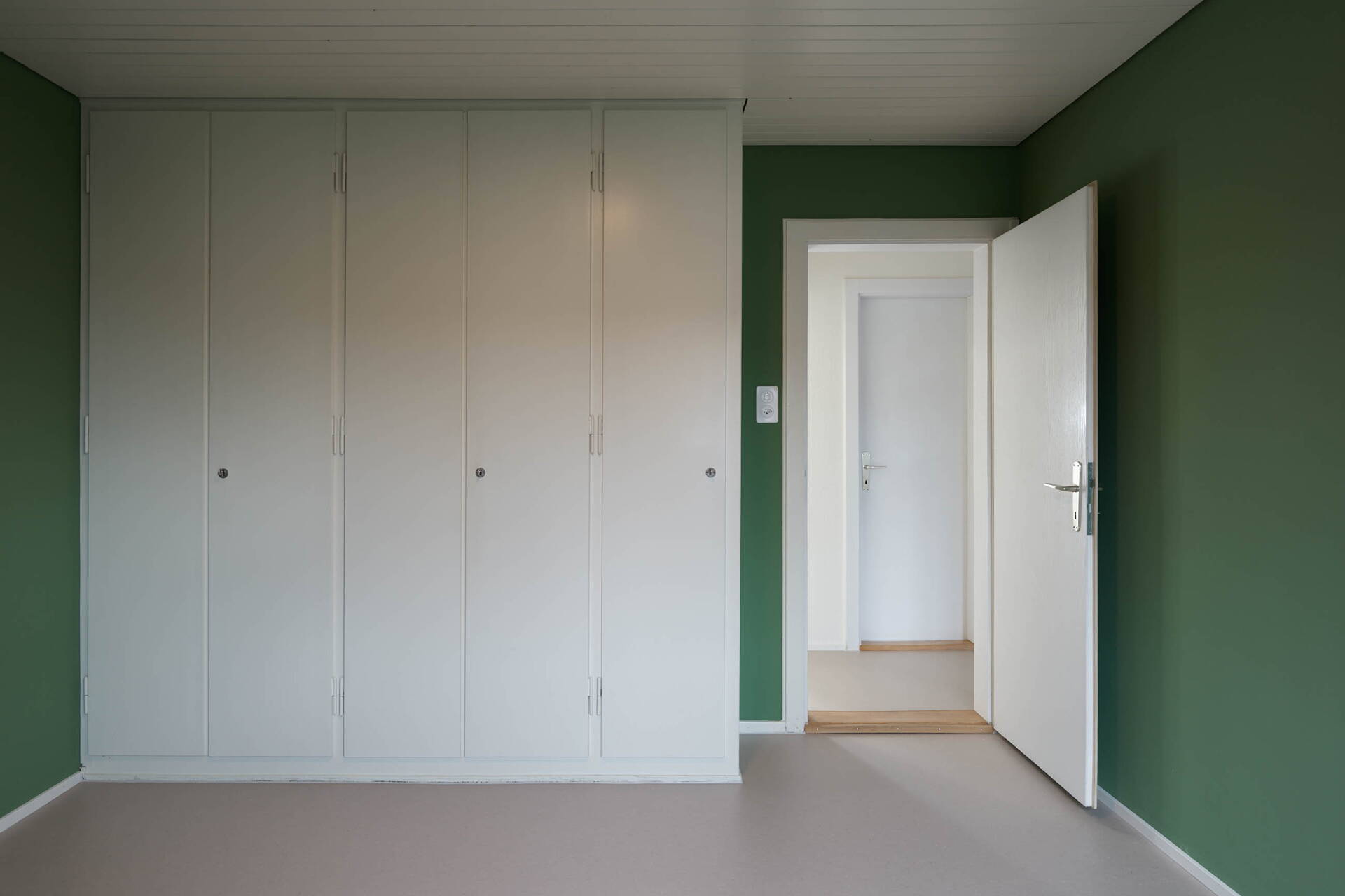 arba_eigenheimweg_schrank_1.jpg Zoom: arba_eigenheimweg_schrank_1.jpg