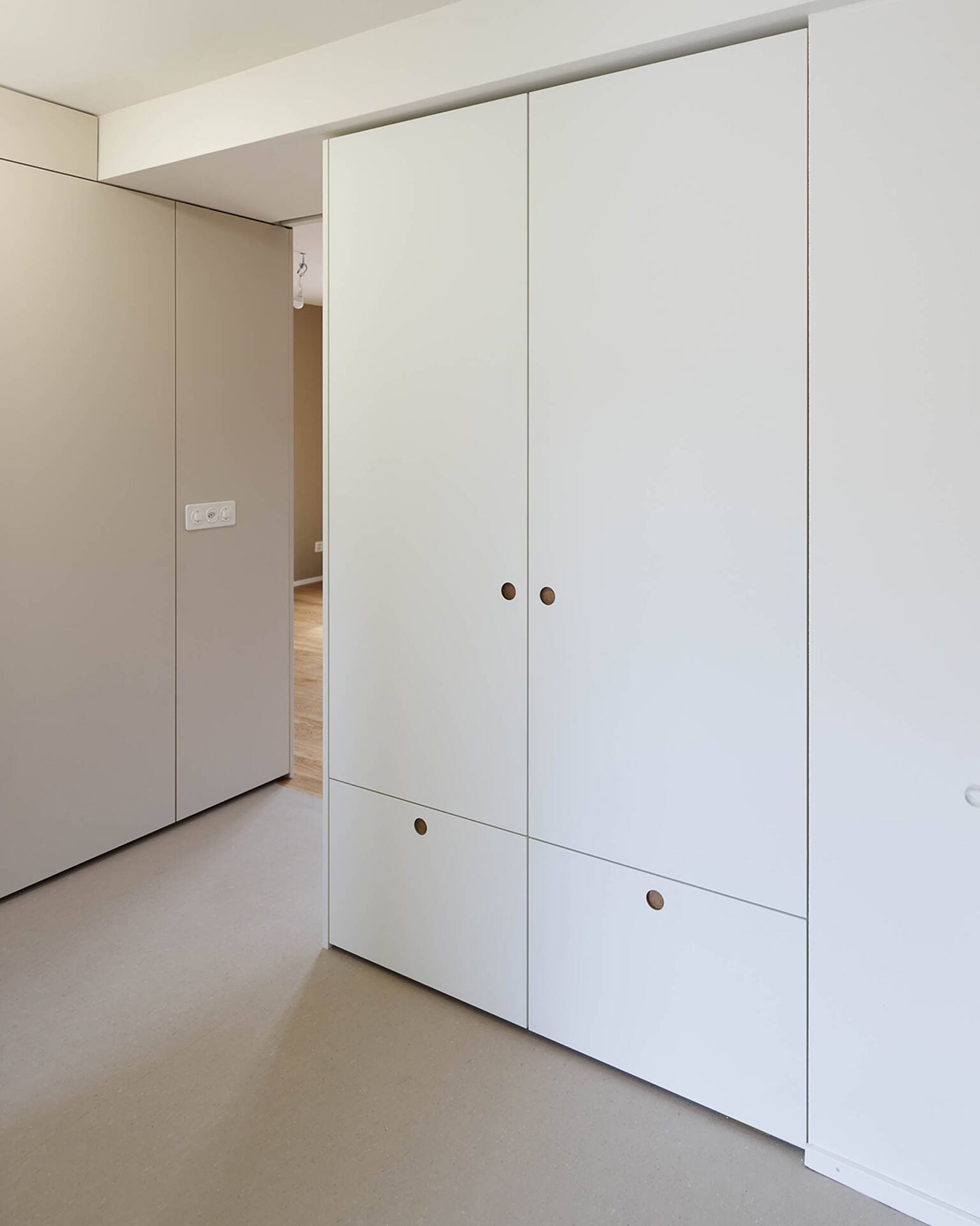 Zoom: arba_eigenheimweg_schrank_2.jpg