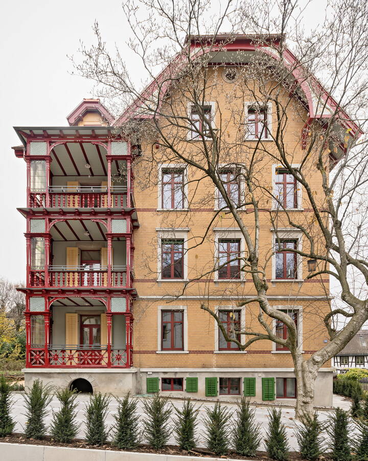 arba_Villa Farnbühl_Fassade.jpg Erneuerung Holzwerk, Dachuntersichten, Ort