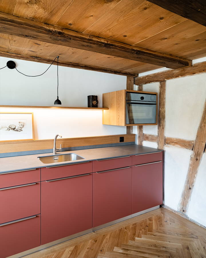 arba_renovation_riegelhaus_rote_kuechepg.jpg arba_renovation_riegelhaus_rote_kuechepg.jpg