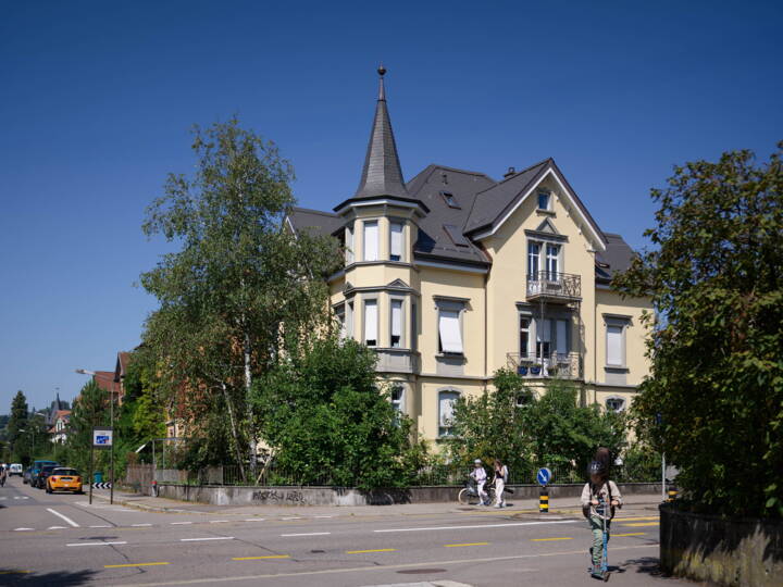 240828_winterthur_neuwiesenstrasse_3024-2_5mp.jpg wohnzimmer_stukaturen